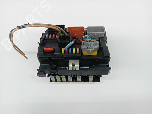 Used Fuse box Fuse box 38415419 38415419