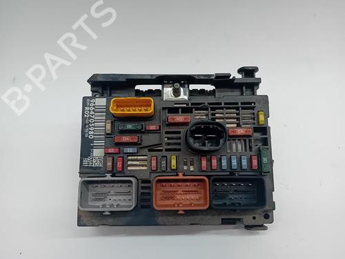 Used Fuse box Fuse box 36781546 36781546