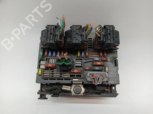 Used Fuse box Fuse box 38253170 38253170