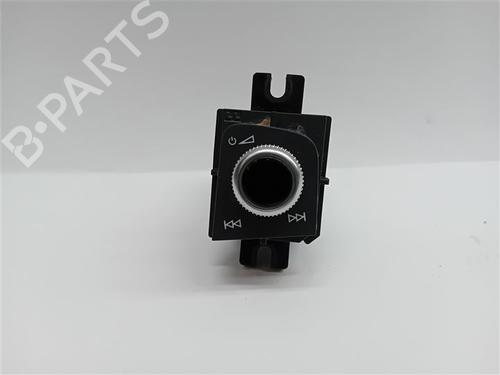 switch-audi-a4-b9-8w2-8wc-2015-39468313 main image