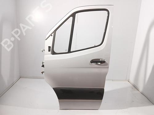 Used Left front door Left front door MERCEDES-BENZ SPRINTER 3,5-t Tourer Bus (B907) 311 CDI (907.731, 907.733, 907.735) (114 hp) 33719717 33719717