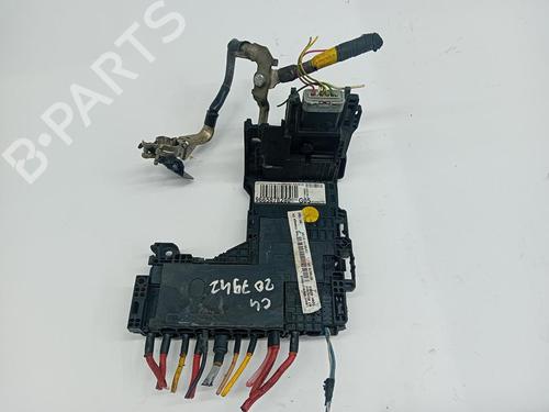 Used Fuse box Fuse box 38470152 38470152