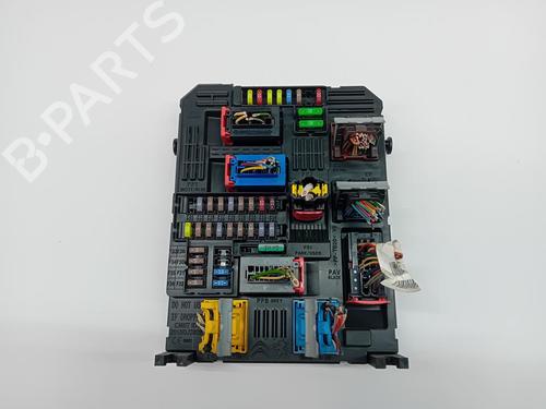 Used Fuse box Fuse box 36781348 36781348