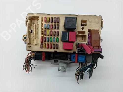 Used Fuse box Fuse box 39496228 39496228