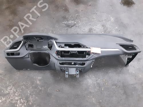 Armaturenbrett für BMW 1 (F40) 118 i (136 hp) 31936734