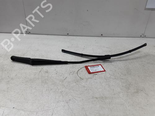 Used Front windshield wiper arm AUDI A4 B9 Avant (8W5, 8WD) 40 TFSI Mild Hybrid (204 hp) 32011649