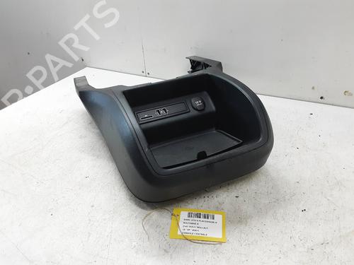 Used Middle console Middle console MERCEDES-BENZ V-CLASS (W447) V 220 CDI / d (447.811, 447.813, 447.815) (163 hp) 39712756 39712756