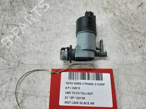 Used Washer pump Washer pump TOYOTA YARIS (_P13_) 1.5 Hybrid (NHP130_) (101 hp) 33872257 33872257