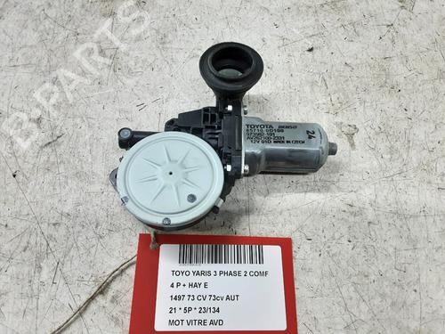 Used Right front window motor Right front window motor TOYOTA YARIS (_P13_) 1.5 Hybrid (NHP130_) (101 hp) 33872263 33872263