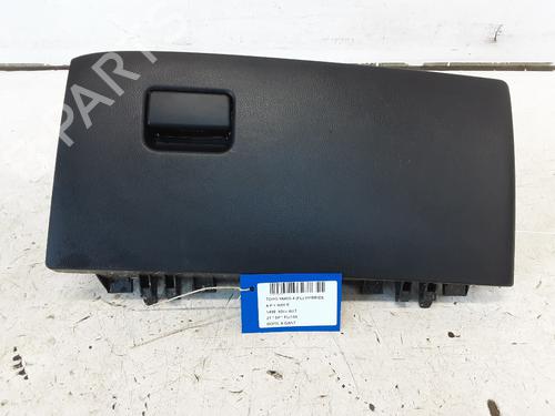 Used Glove box Glove box TOYOTA YARIS (_P21_, _PA1_, _PH1_) 1.5 Hybrid (MXPH11) (92 hp) 39056402 39056402