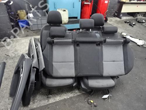 Conjunto de bancos Conjunto de bancos VW GOLF VII Variant (BA5, BV5) 1.6 TDI 4motion (110 hp) 23900832 23900832