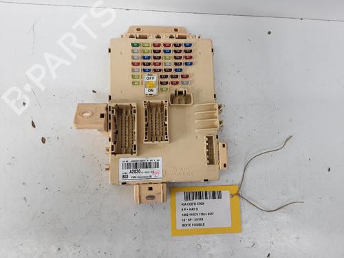 Used Fuse box Fuse box 39063649 39063649