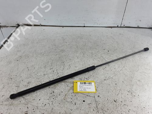 hood-lift-support-vw-golf-vii-variant-ba5-bv5-2013-2014-2015-2016-2017-2018-2019-2020-2021-2022-36365841 main image