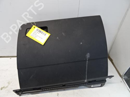 Used Glove box Glove box 39056332 39056332