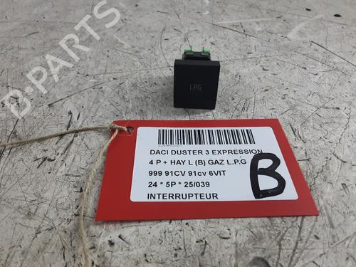 switch-dacia-duster-pym_-pyn_-2023-32629576 main image