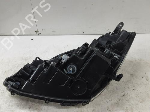 Used Right headlight Right headlight TOYOTA YARIS (_P13_) 1.5 Hybrid (NHP130_) (101 hp) 33872217 33872217