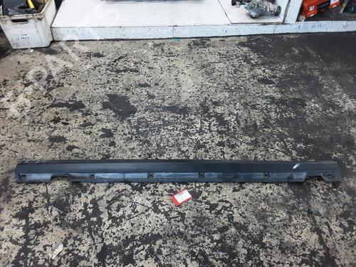 Used Door moulding trim Door moulding trim LAND ROVER RANGE ROVER EVOQUE (L551) 2.0 D150 (150 hp) 35169472 35169472