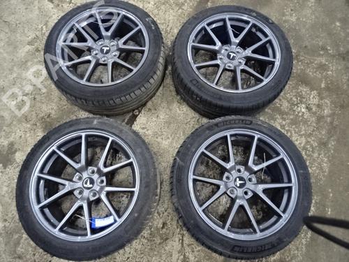 Cerchio TESLA MODEL 3 (5YJ3) EV AWD (351 hp) 32246179