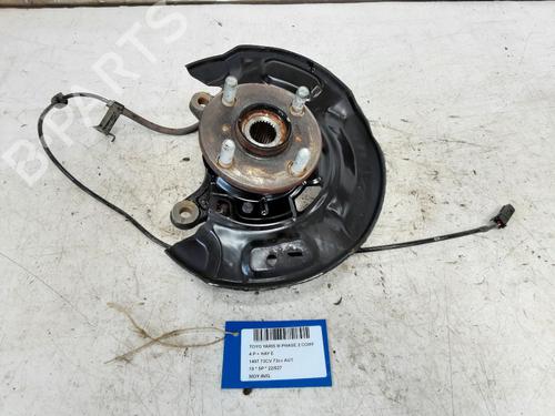 Used Left front steering knuckle Left front steering knuckle TOYOTA YARIS (_P13_) 1.5 Hybrid (NHP130_) (101 hp) 39052707 39052707