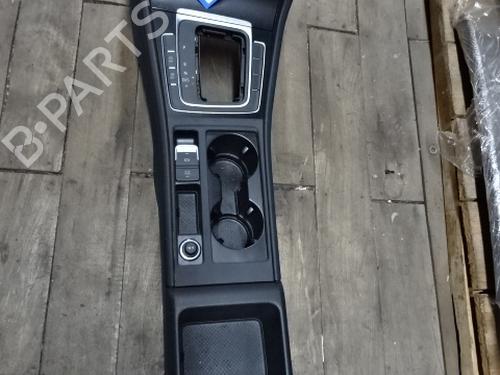 Used Middle console VW GOLF VII (5G1, BQ1, BE1, BE2) 2.0 GTD (184 hp) 23335959