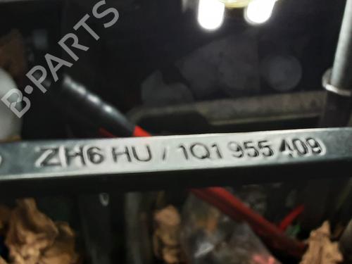 Front windshield wiper arm VW GOLF VI (5K1) 1.6 TDI | BP20285939C143 