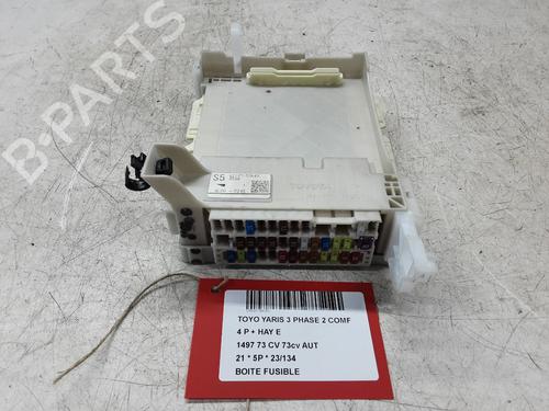 Used Fuse box Fuse box TOYOTA YARIS (_P13_) 1.5 Hybrid (NHP130_) (101 hp) 33872245 33872245