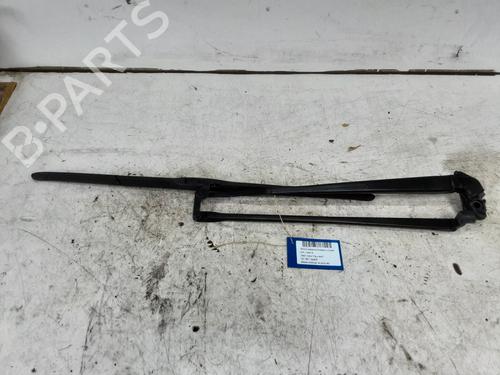 Used Front windshield wiper arm TOYOTA YARIS (_P13_) 1.5 Hybrid (NHP130_) (101 hp) 20272686