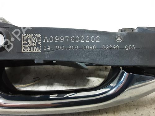 Højre bagtil udvendigt håndtag MERCEDES-BENZ A-CLASS (W177) A 250 e (177.086) (218 hp) 33007756