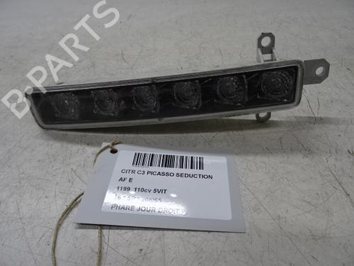 Used Right daytime light Right daytime light 39058287 39058287