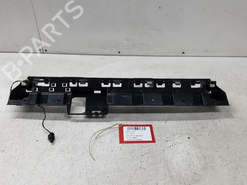 Kofangerbeslag bag BMW X2 (F39) sDrive 18 i (140 hp) 32224861