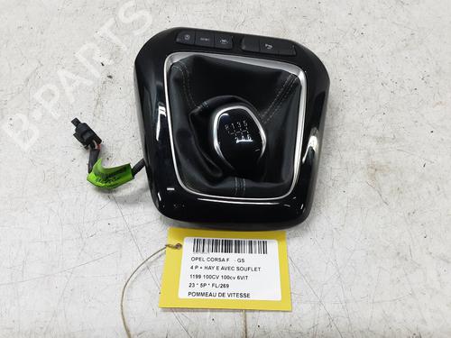 Used Shift knob Shift knob OPEL CORSA F (P2JO) 1.2 (68) (101 hp) 40293327 40293327