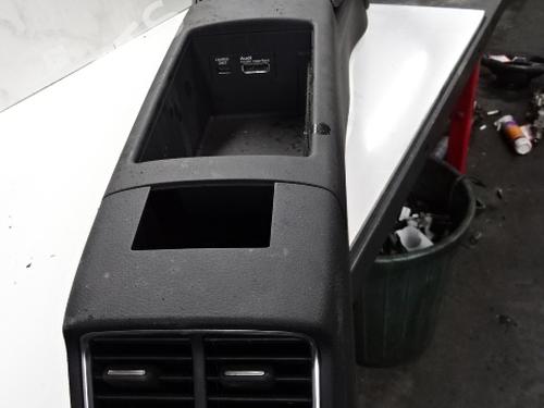 Used Middle console Middle console AUDI A3 Sportback (8VA, 8VF) 1.4 TFSI e-tron (204 hp) 23503692 23503692