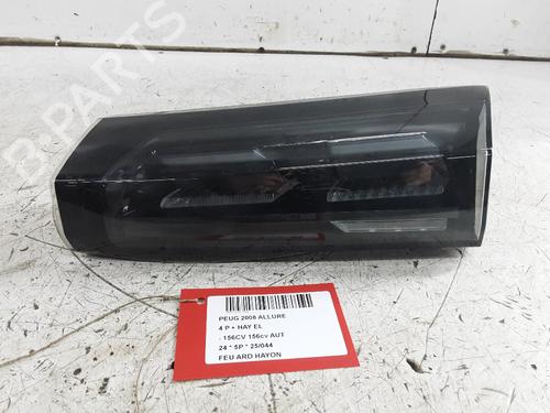 Used Right tailgate light PEUGEOT 2008 II (UD_, US_, UY_, UJ_, UR_, UC_) e-2008 (UKZKWZ) (156 hp) 31604836