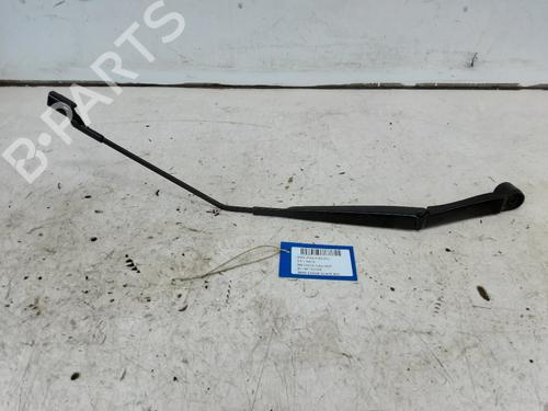 front-windshield-wiper-arm-nissan-juke-f16_-2019-32243202 main image