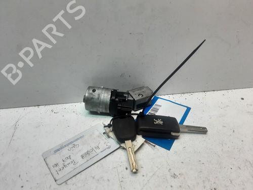 Used Switch Switch PEUGEOT 207 (WA_, WC_) 1.4 HDi (68 hp) 39889360 39889360