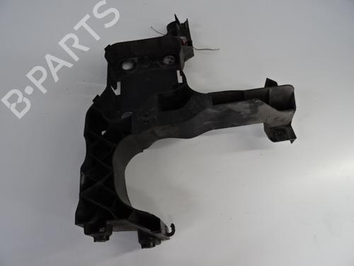 Used Right headlight support Right headlight support RENAULT MEGANE II Coupé-Cabriolet (EM0/1_) 1.9 dCi (115 hp) 39055975 39055975