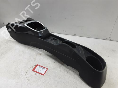 Used Middle console Middle console TOYOTA YARIS (_P13_) 1.5 Hybrid (NHP130_) (101 hp) 33872202 33872202