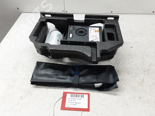 Used Jack Kit Jack Kit AUDI A4 B9 Avant (8W5, 8WD) 40 TFSI Mild Hybrid (204 hp) 32011668 32011668