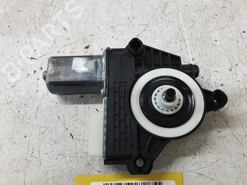 Left front window motor BMW 1 (F40) 118 i | BP39384635E21 - Image 3