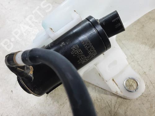 Used Washer pump Washer pump TOYOTA YARIS (_P21_, _PA1_, _PH1_) 1.6 GR 4WD (GXPA16) (261 hp) 39053118 39053118