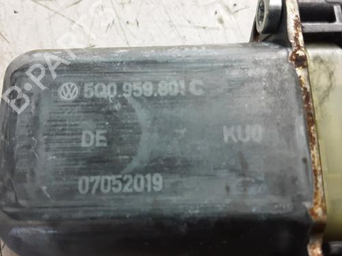 Used Left front window motor Left front window motor VW GOLF VII (5G1, BQ1, BE1, BE2) 1.0 TSI (115 hp) 33007647 33007647