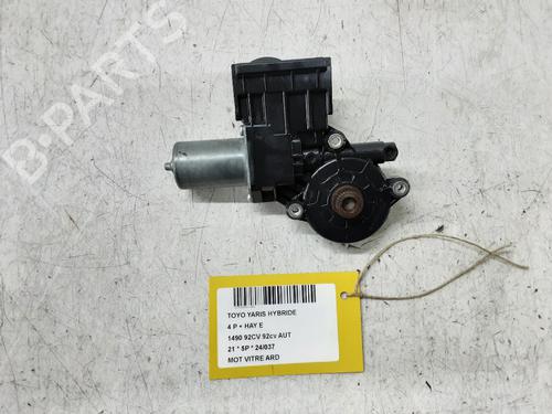 Used Right rear window motor Right rear window motor TOYOTA YARIS (_P21_, _PA1_, _PH1_) 1.5 Hybrid (MXPH10, MXPH11) (116 hp) 36478954 36478954