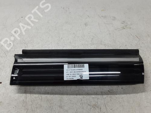 Używane Kratka nawiewu VW TIGUAN (CT1) 1.5 eTSI (131 hp) 31708552