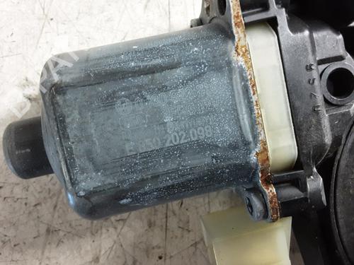 Right front window motor VW GOLF VIII (CD1, DA1) 1.5 TSI | BP36478827E20 - Image 5