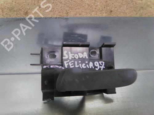 Used Front left interior door handle Front left interior door handle SKODA FELICIA I (6U1) 1.3 (58 hp) 19845931 19845931