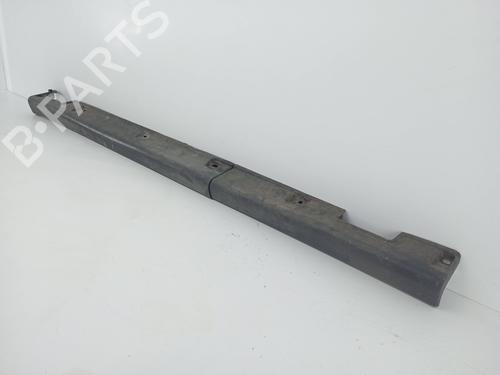 Used Right sideskirt Right sideskirt 32430051 32430051