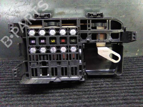 Used Fuse box Fuse box 19857102 19857102