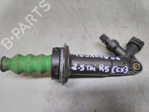 Used Clutch slave cylinder Clutch slave cylinder VW TOUAREG (7LA, 7L6, 7L7) 2.5 R5 TDI (174 hp) 19861229 19861229