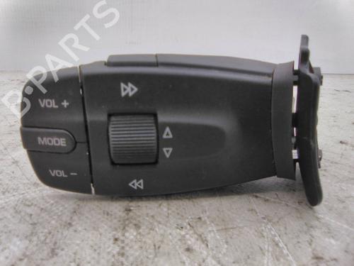 Used Steering wheel controls Steering wheel controls 19864651 19864651