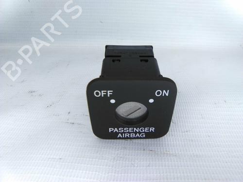 Used Switch Switch TOYOTA YARIS (_P9_) 1.4 D-4D (NLP90_, NLP90R) (90 hp) 19865884 19865884